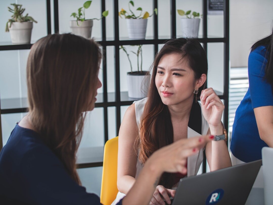 group discussion in meeting